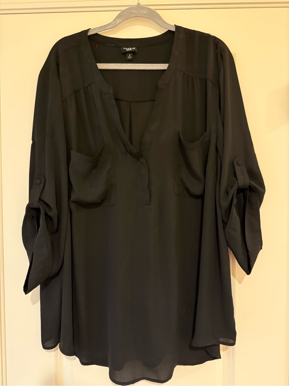 Torrid Harper NWOt Black V-Neck Roll-Tab Blouse size 4x